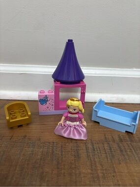 Lego DUPLO Disney Sleeping Beauty's Room #6151  2012 aurora incomplete set